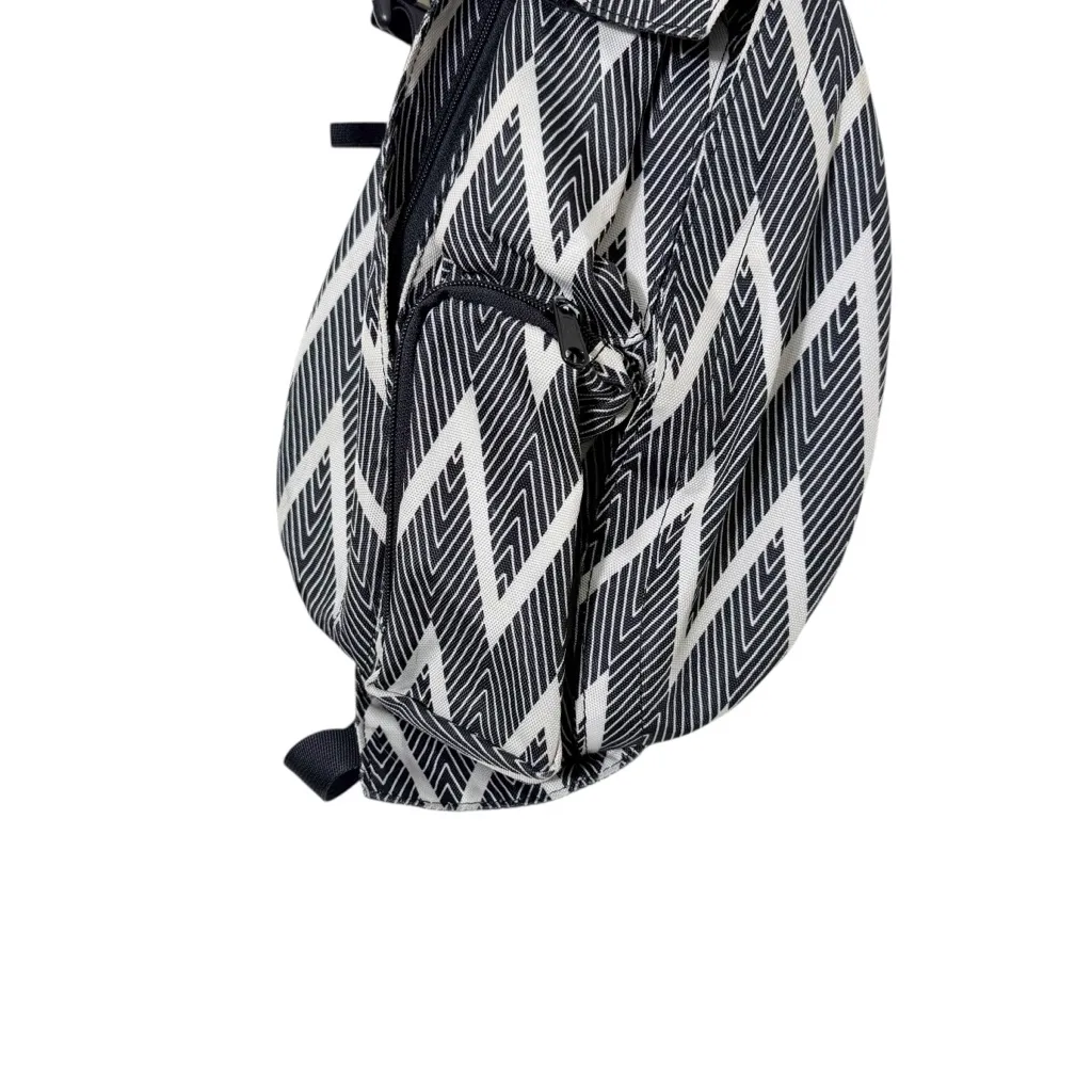 Kavu Black and White Chevron Rope Sling Bag - Image 3