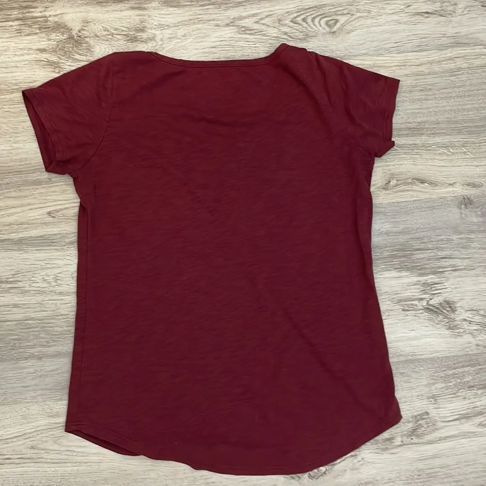 Mulan Wine Colored Graphic Short Sleeve Women’s T-Shirt Size XS - Image 9