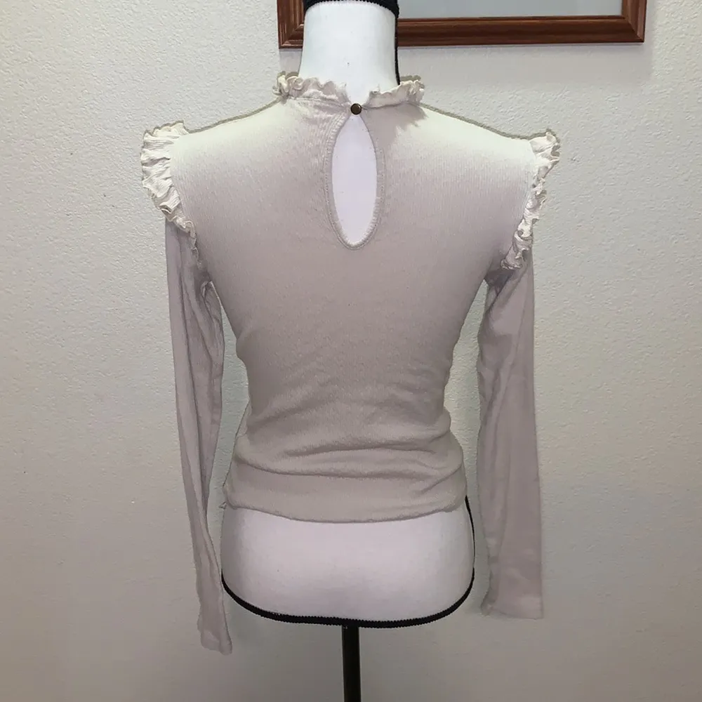 Bohme  beige ruffle keyhole Long sleeve shirt - Image 4