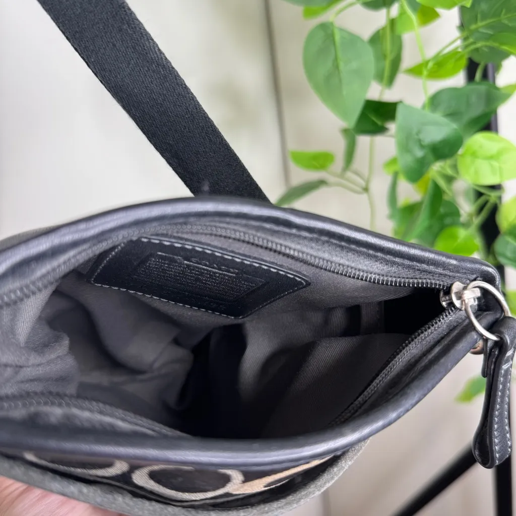 Y2K Coach Optic Signature Fabric Swingpack Crossbody Bag D05K-8K22 - Image 9