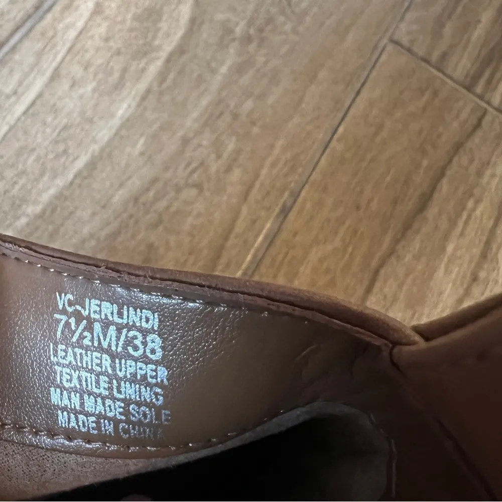 NWOB Jerlindi Womens Leather Embossed Booties In Brown SIZE 7.5 - Image 7