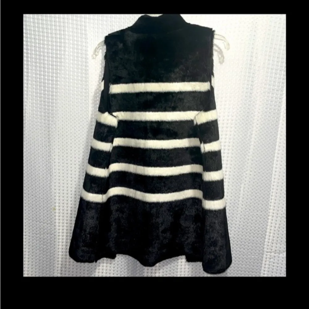 Black Label by Chico’s Black/White Striped Faux Fur Snap Chico’s 0 S Mint!. - Image 15