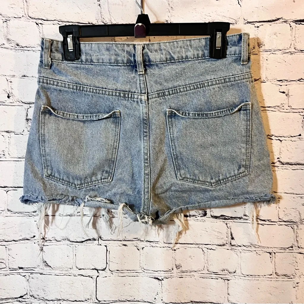Adika  Lightwash Distressed Cut Off Denim‎ Jean Shorts Size Medium - Image 7