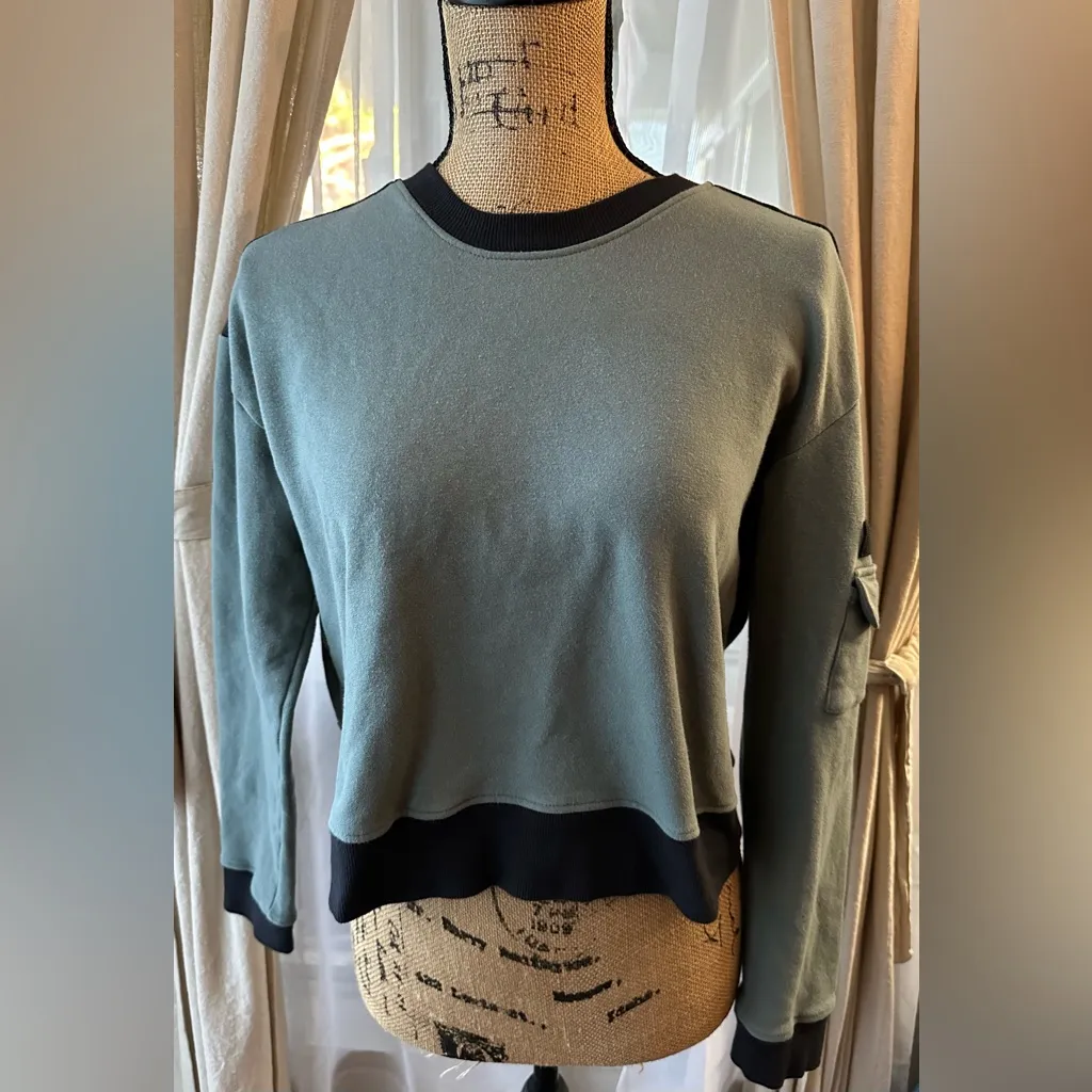 ALALA Vail Large Sweatshirt And Medium Joggers - Image 8