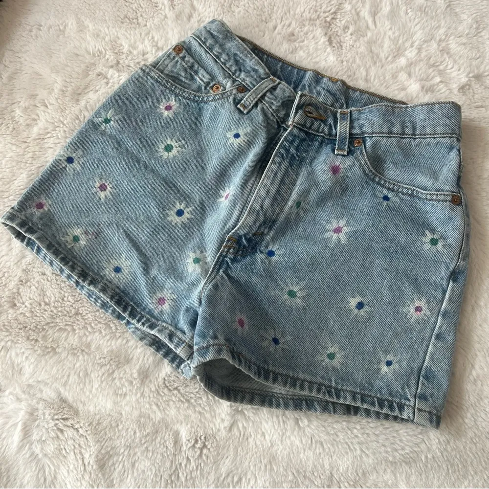 VINTAGE Levi’s 512 Slim Mom Shorts 90s Custom Floral, hand painted - Image 2