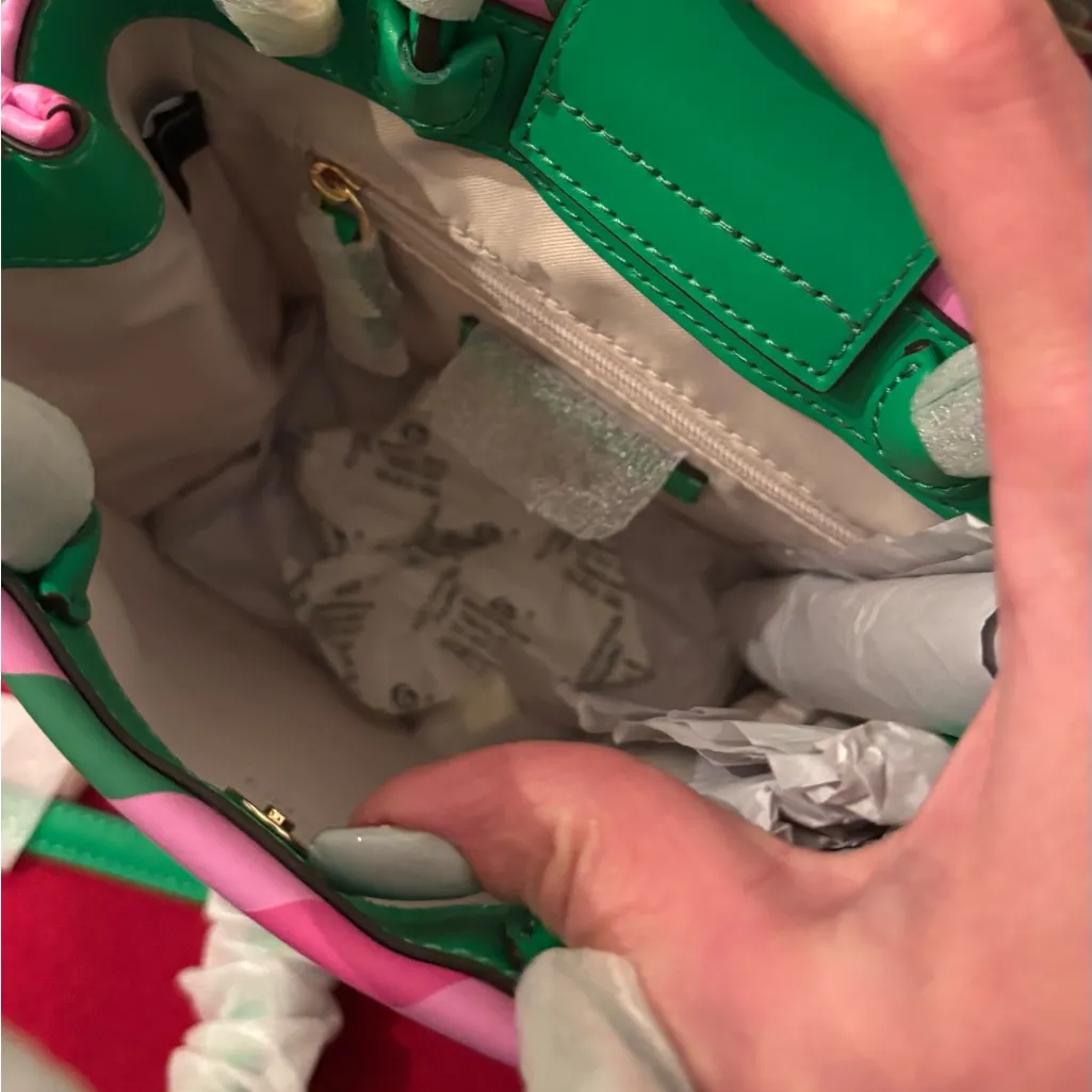 2025🔥AUTHENTIC KATE SPADE Leather "Candy" magnetic top closure satchel/Crossbody - Image 9