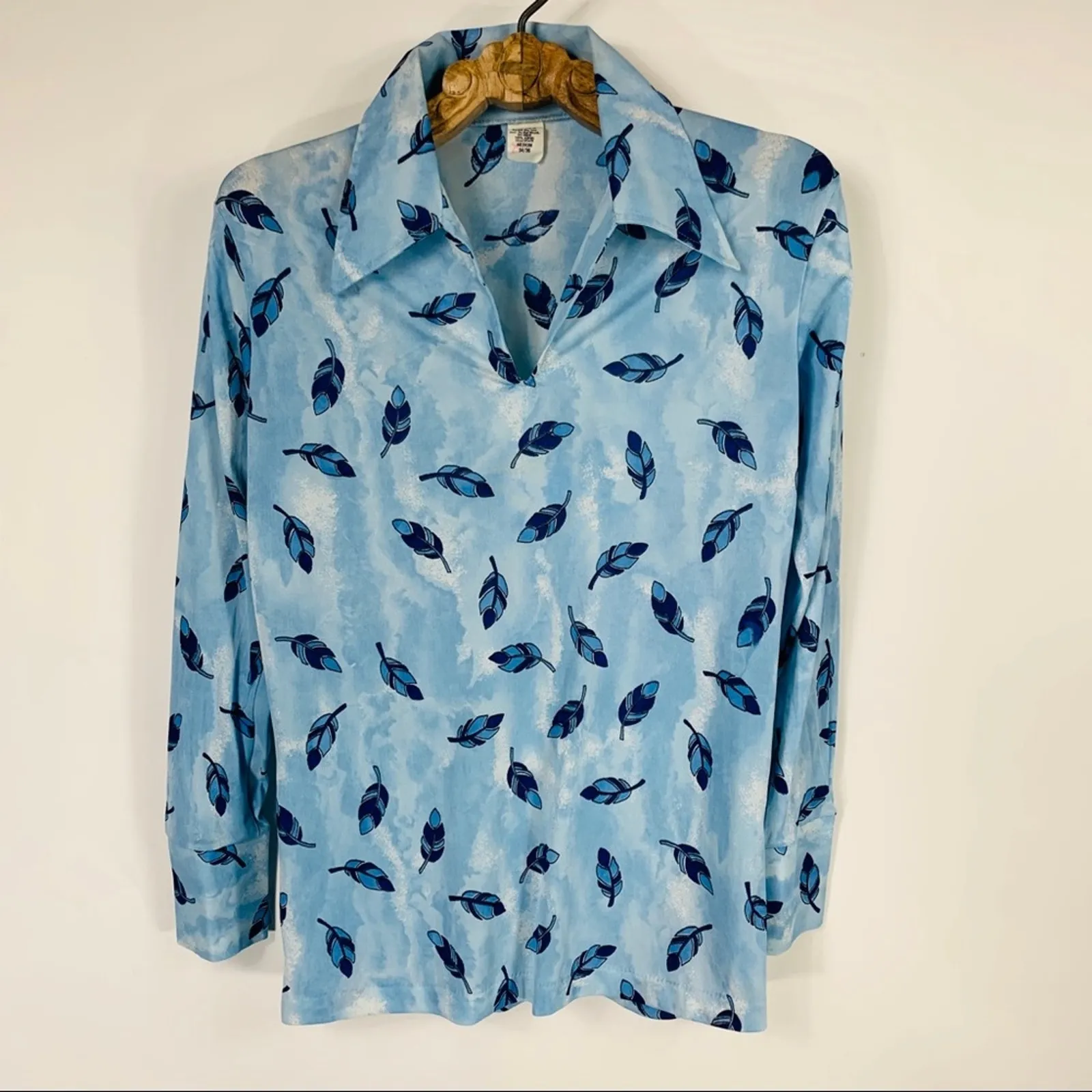 Vintage Blue 1970s Feather Print Popover Small Disco Collar - Image 5