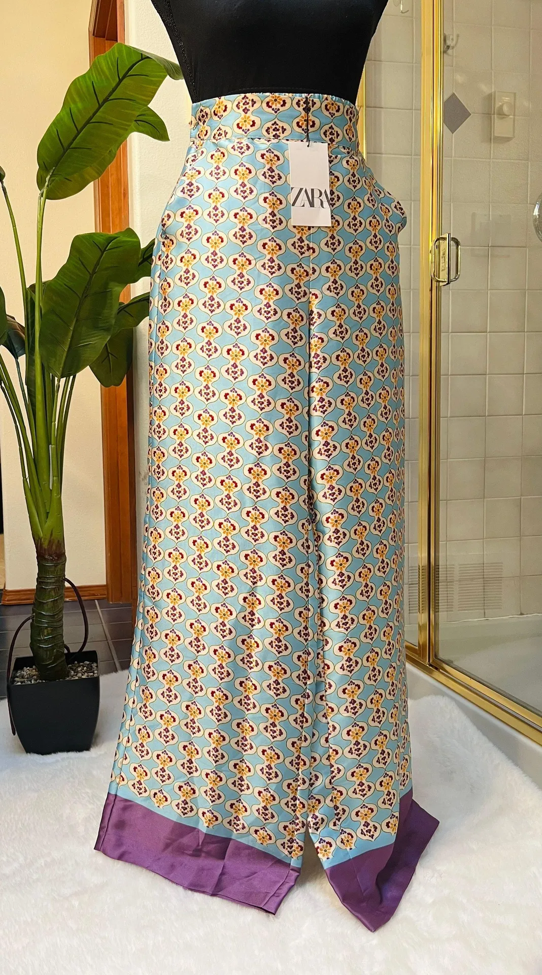 ZARA satin effect geometric print pants, size M,New - Image 4