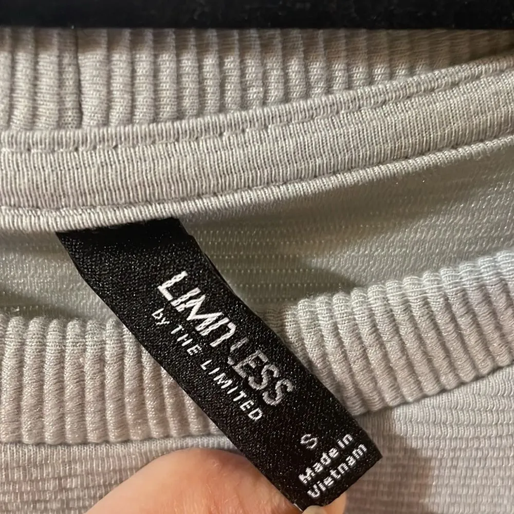 The Limited Limitless by ‎ ribbed sweatshirt size S - Image 3