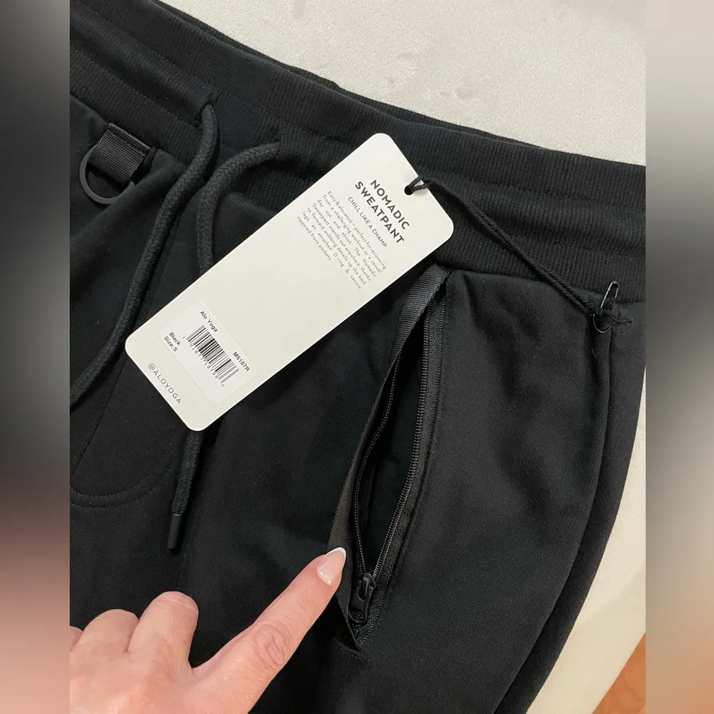 NWT Alo Yoga Nomadic Sweatpants in Black Front & Back Pockets Size S - Image 11