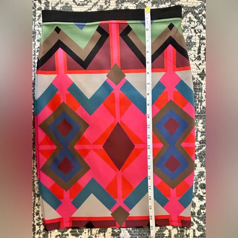 Scuba Skirt Geometric Pattern Size Small - Image 10
