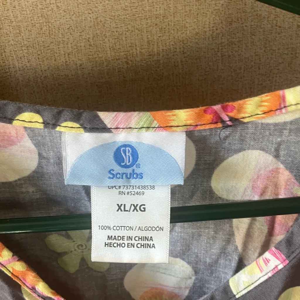FINAL MARKDOWN SB Scrubs butterfly scrub Top xl - Image 3