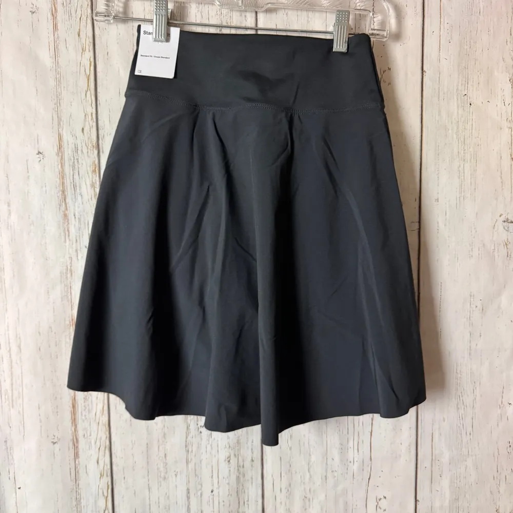 Nike  Classic Fit Logo Athletic Sporty  Athleisure Style  Golf Skirt Sz XS - Image 2