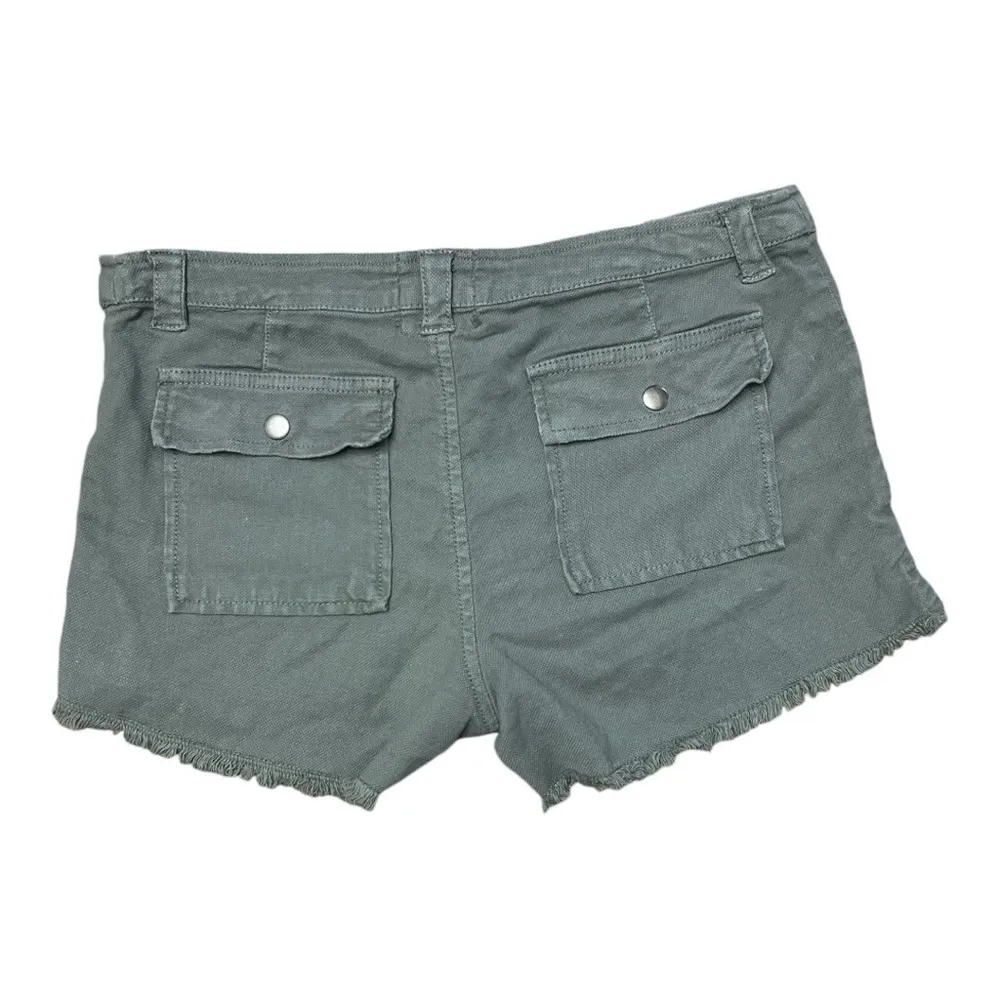 🆕Chase Vintage Frayed Shorts, Medium - Image 3