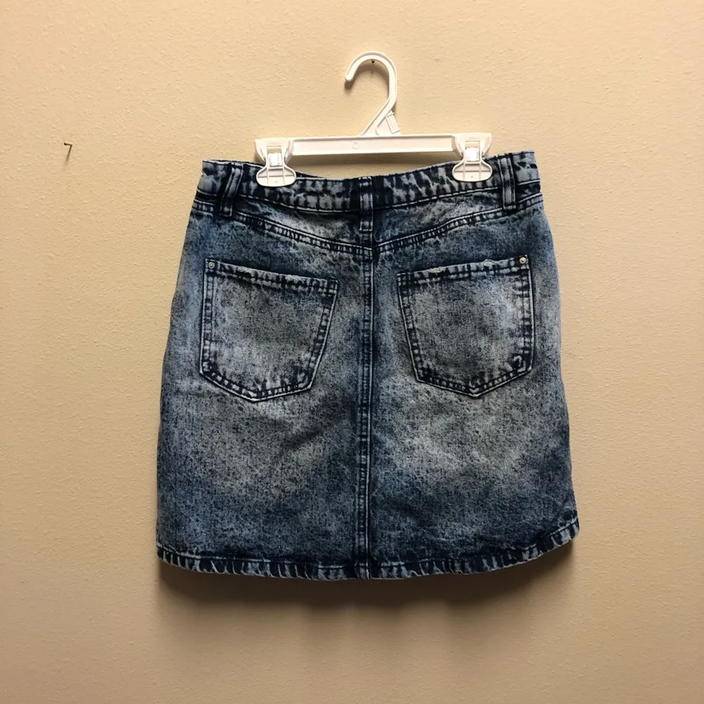 NWOT Denim Wash Skirt - Image 4