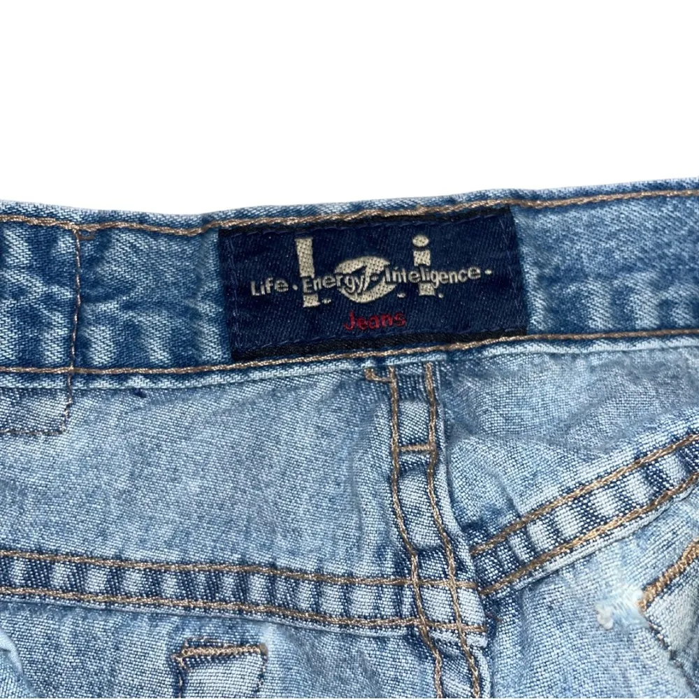 Vintage  Low-Rise Y2K Button-fly Size 9 Light Wash DenimShorts - Image 7