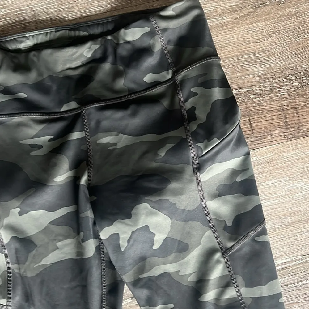 Athleta Camo Leggings with zip up pockets - Image 7