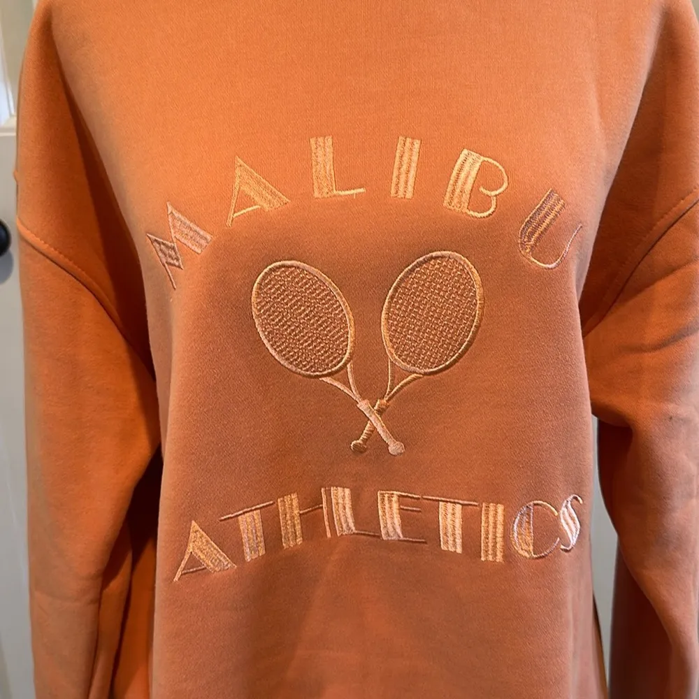 Bailey Rose Medium Embroidered “Malibu Athletics” Peach Crewneck Pullover NWOT Orange - Image 6