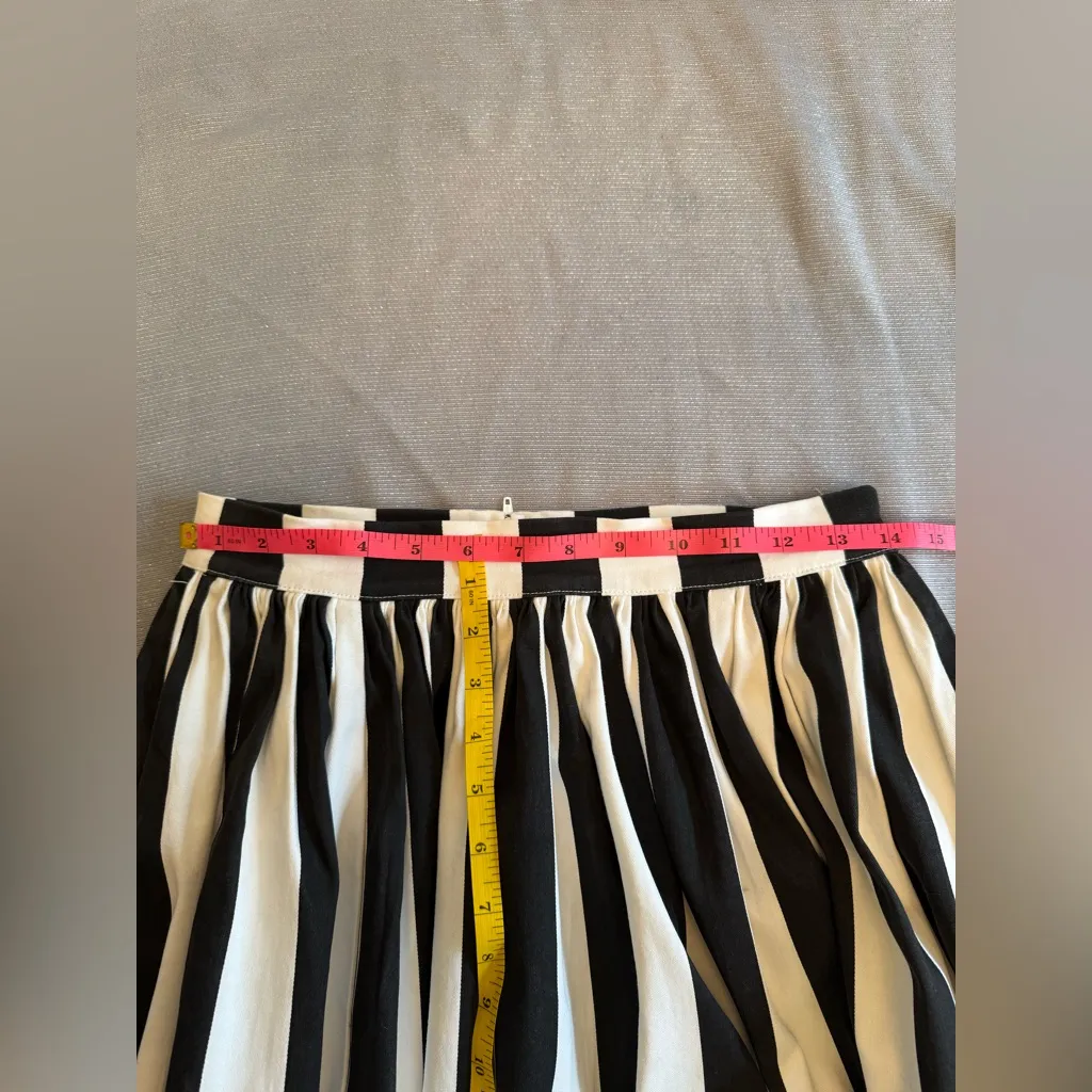 Pinup Couture Bella Vintage Gathered Swing Skirt in Black and White Mark Stripe Size M - Image 7