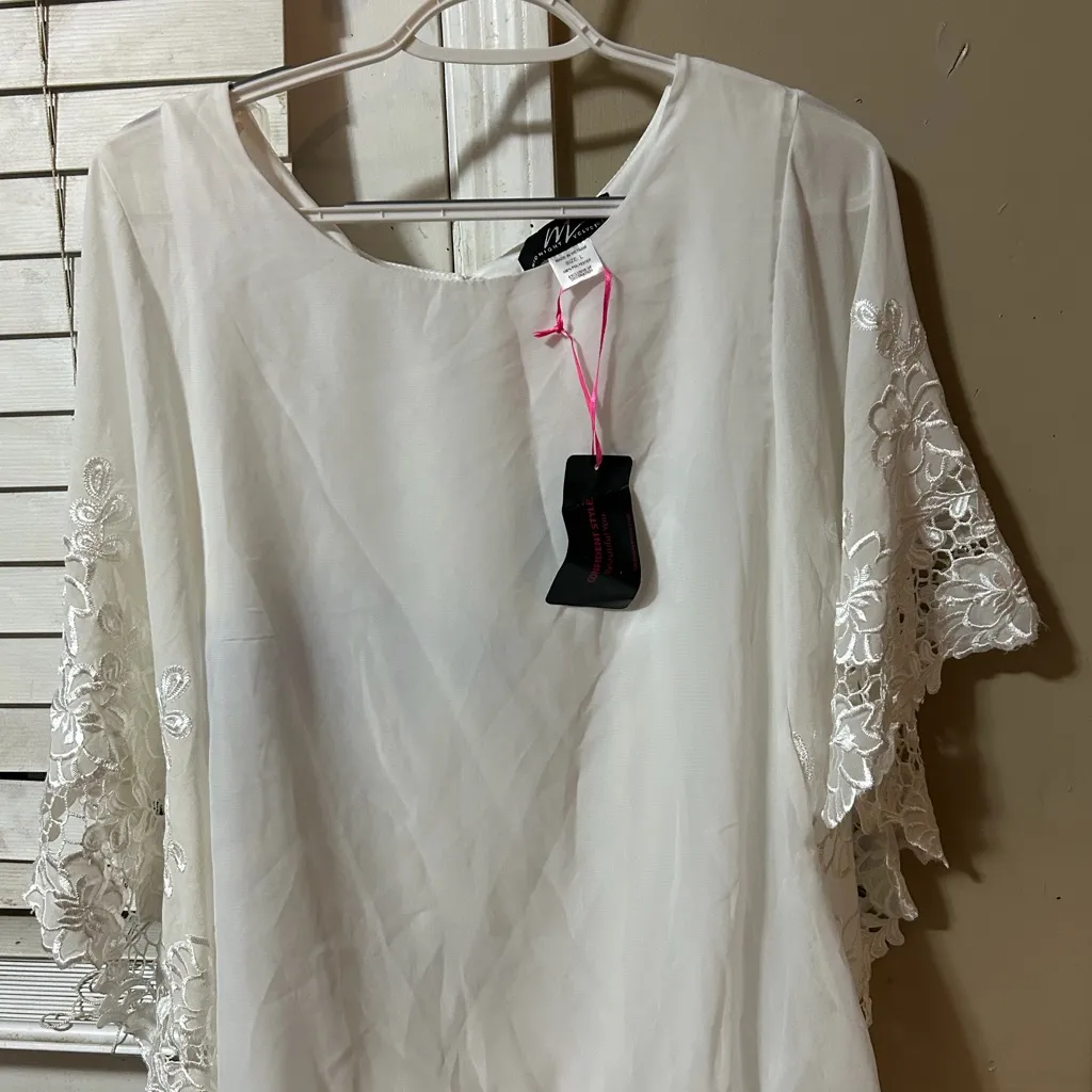 Midnight Velvet Boatneck Butterfly Sleeves With White Lace Detail size Large NWT - Image 3