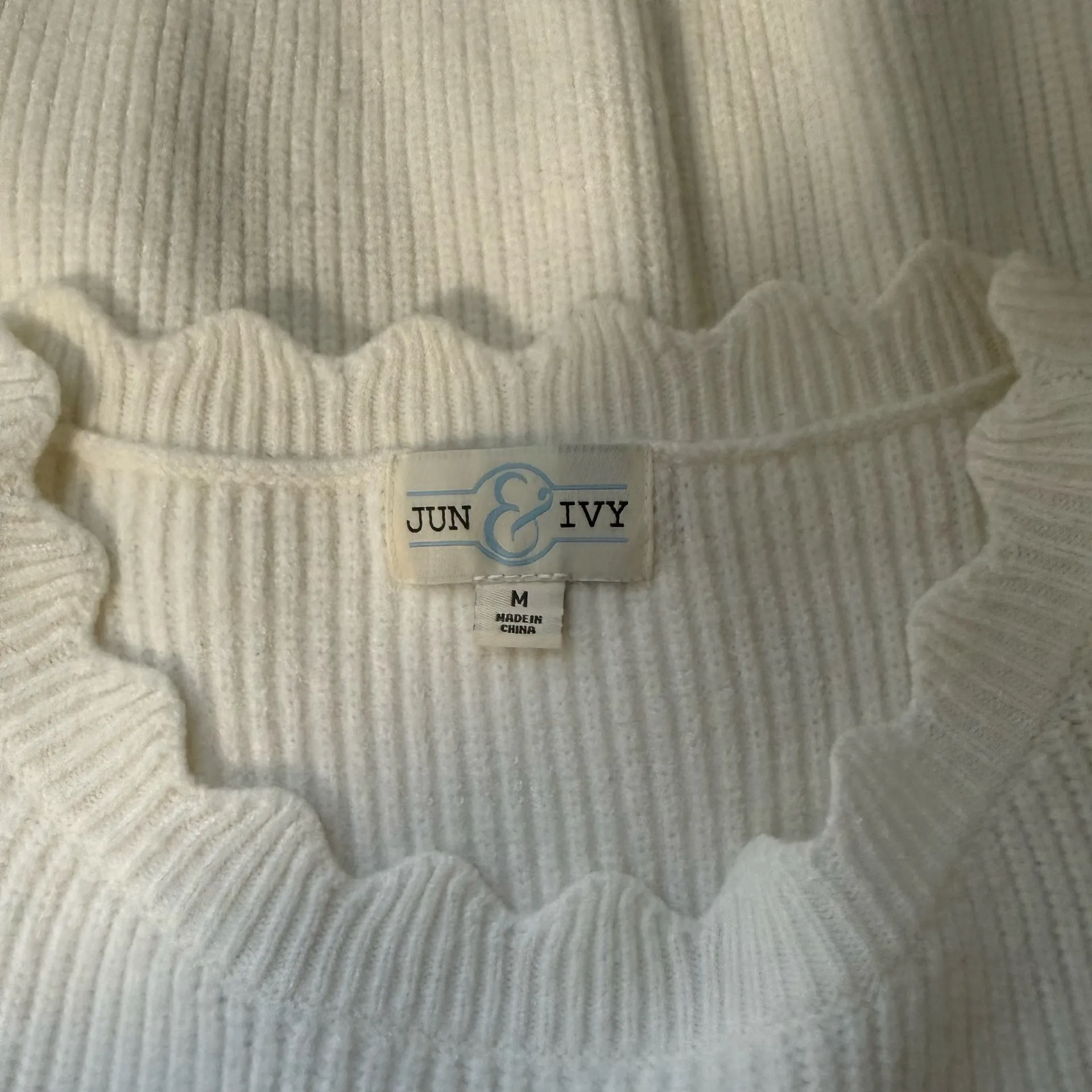 Jun & Ivy Francesca’s White Sweater Scallop Neck Knit Cropped - Image 8