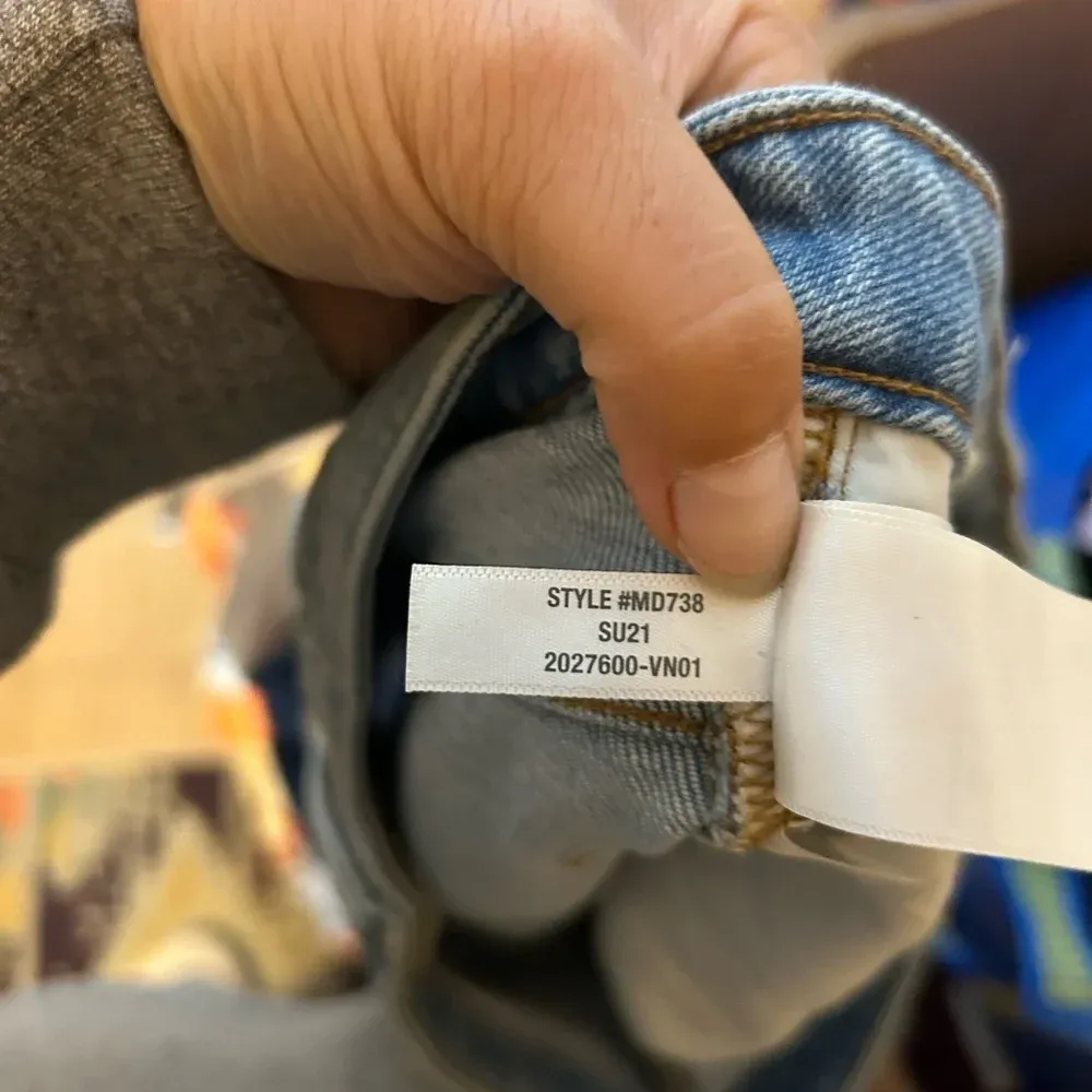 Madewell Curvy High Rise Denim Shorts in Watt Wash - Image 7