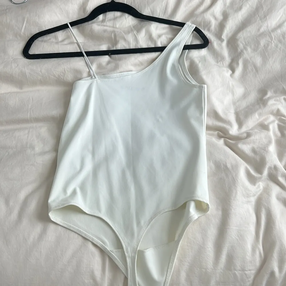 A&F Seamless Asymmetrical Cami Bodysuit - Image 3
