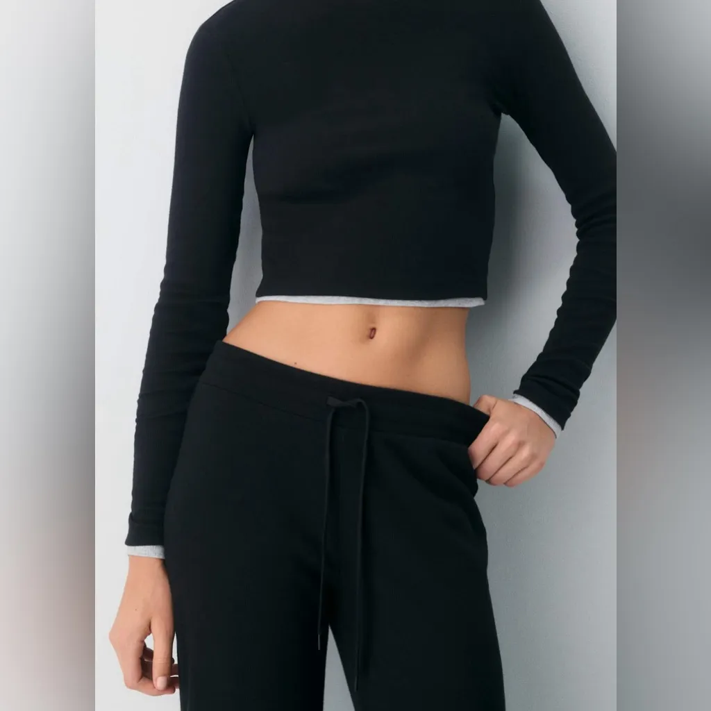 Aritzia HomeStretch Rib Kickback Pant in Black Size Medium - Image 3