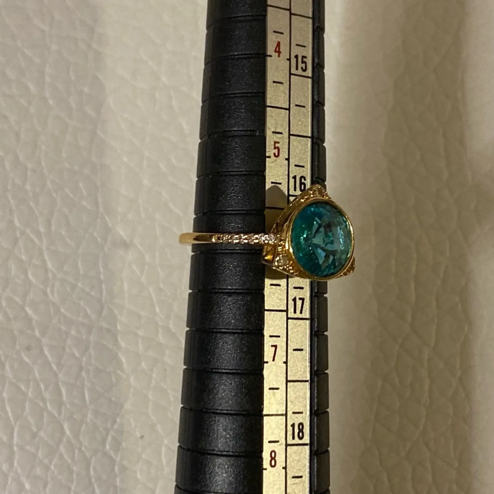 Vintage Gold Tone Statement Ring Blue Crystal Gem Size 7 - Image 5