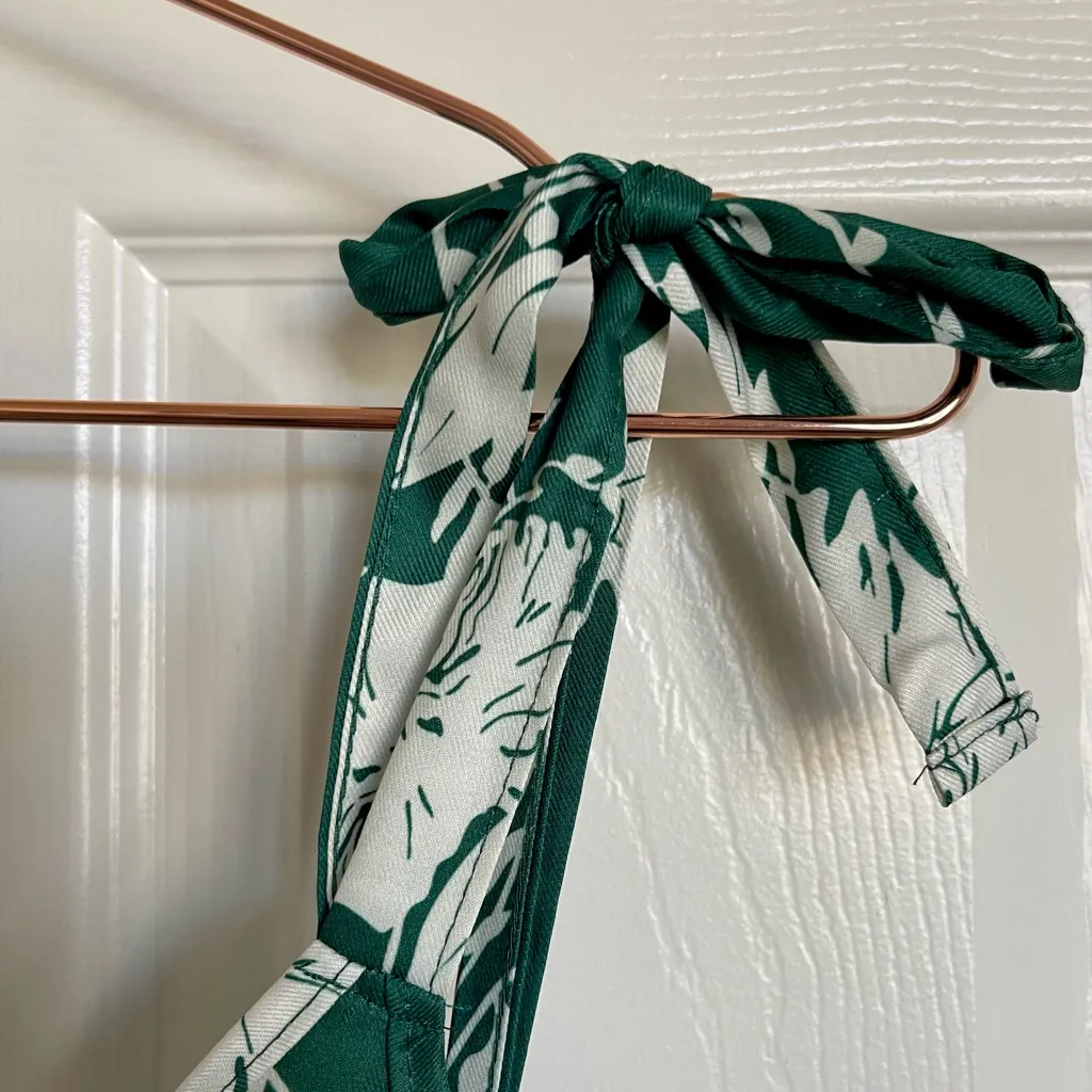 Cupshe Emerald and Ivory Floral Mini Dress - Image 3