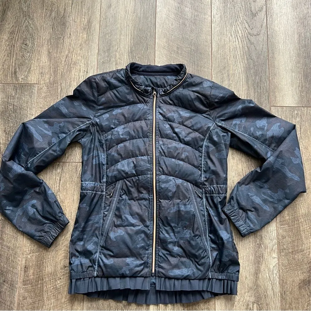 Lululemon Spring Fling Puffy Windbreaker Heathered Lotus Camo Oil Slick Blue 8 - Image 12