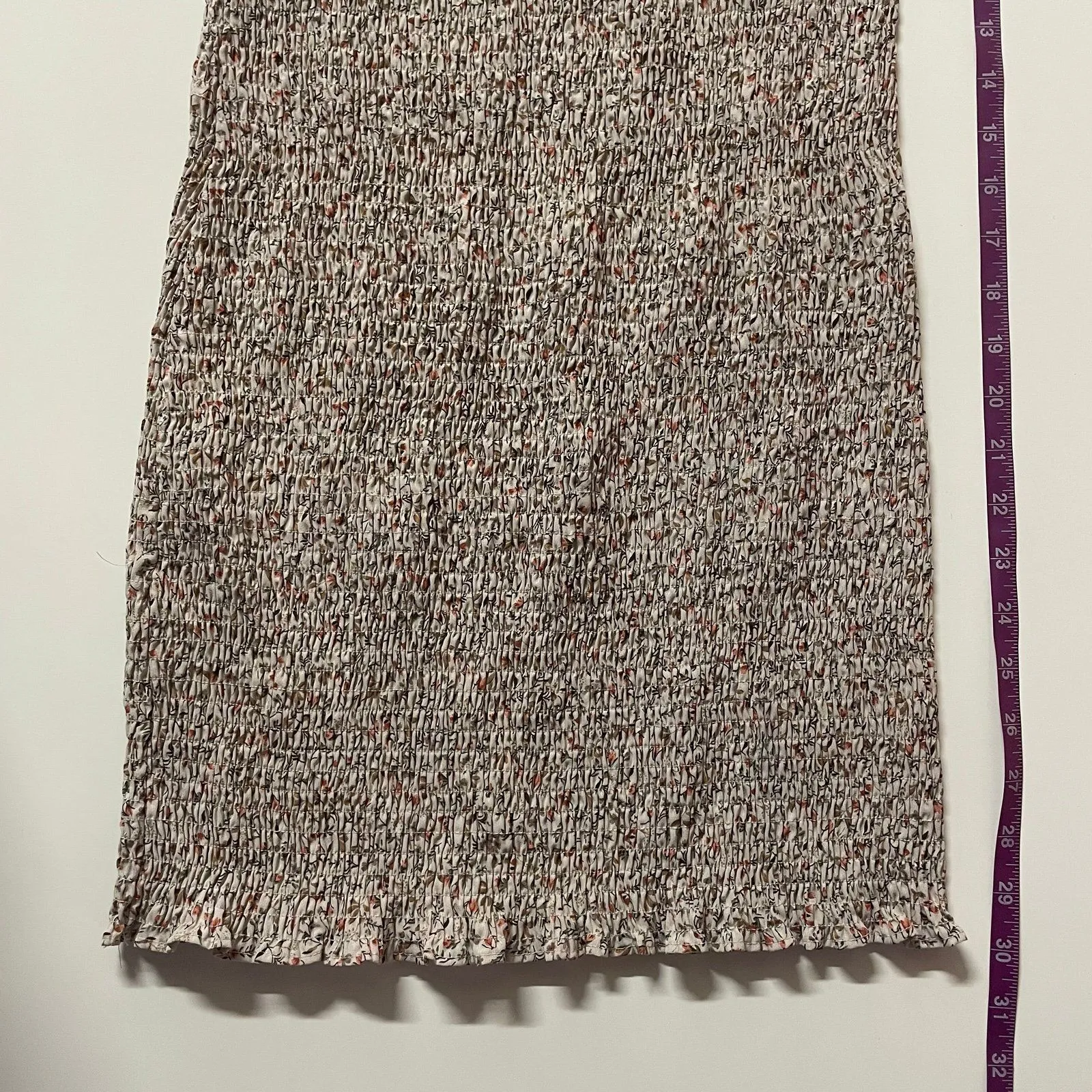 Blush Beige Floral Smocked Bodycon Mini Dress Size L GUC - Image 7