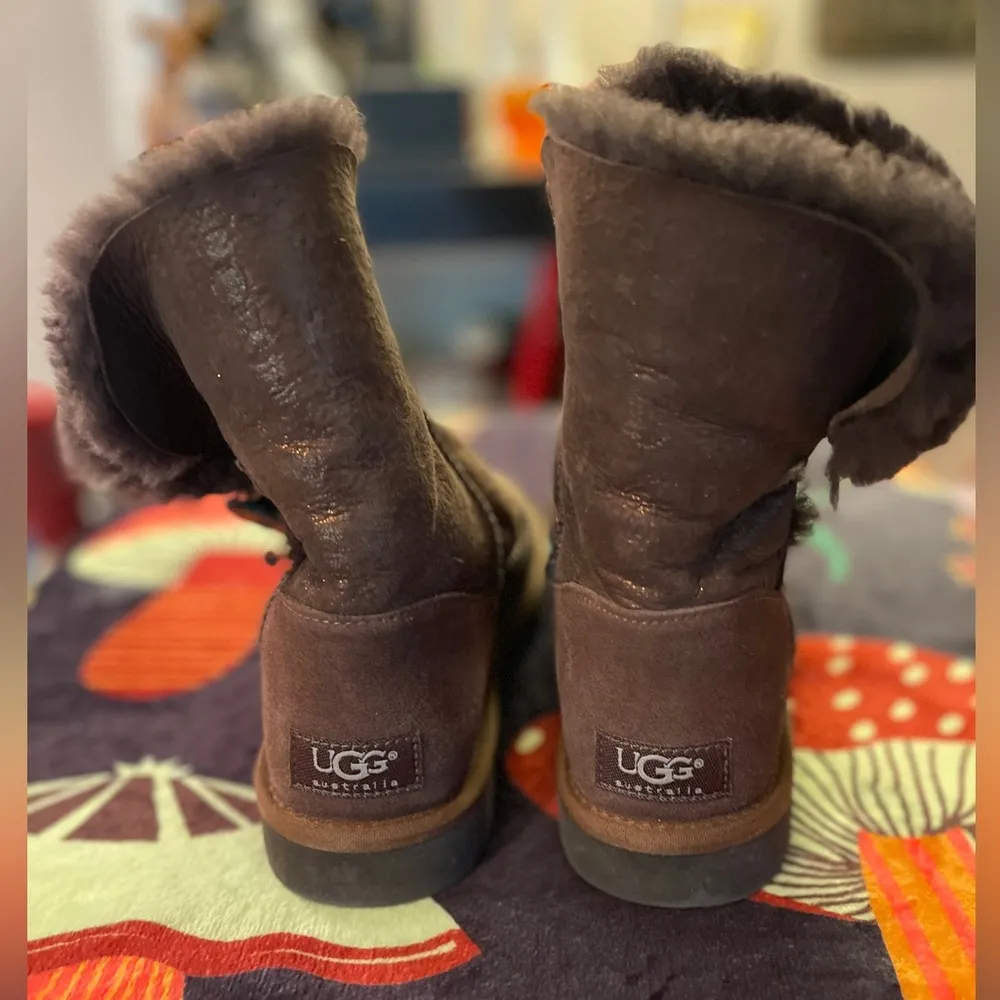 UGG Special Edition Bailey Button Metallic Logo brown leather sheepskin boot. 7 - Image 8