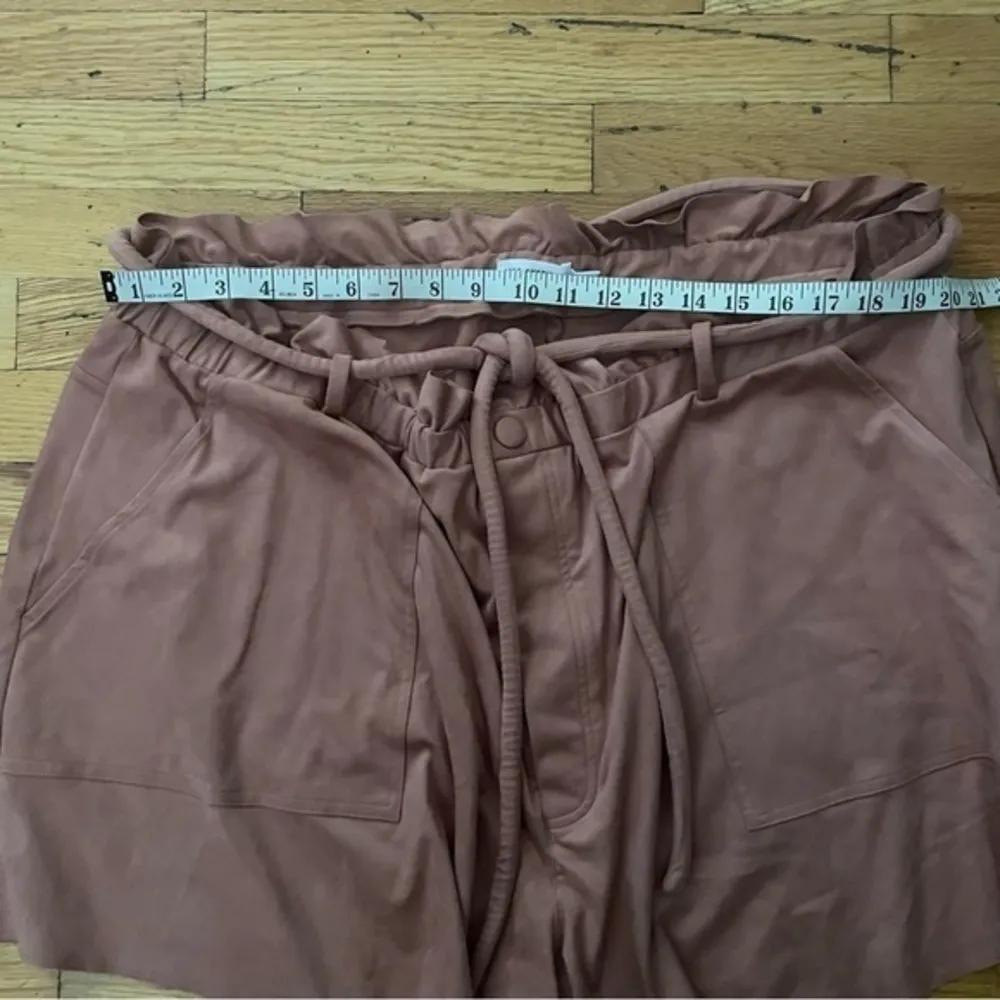 Good American Shorts Size 4X - Image 5