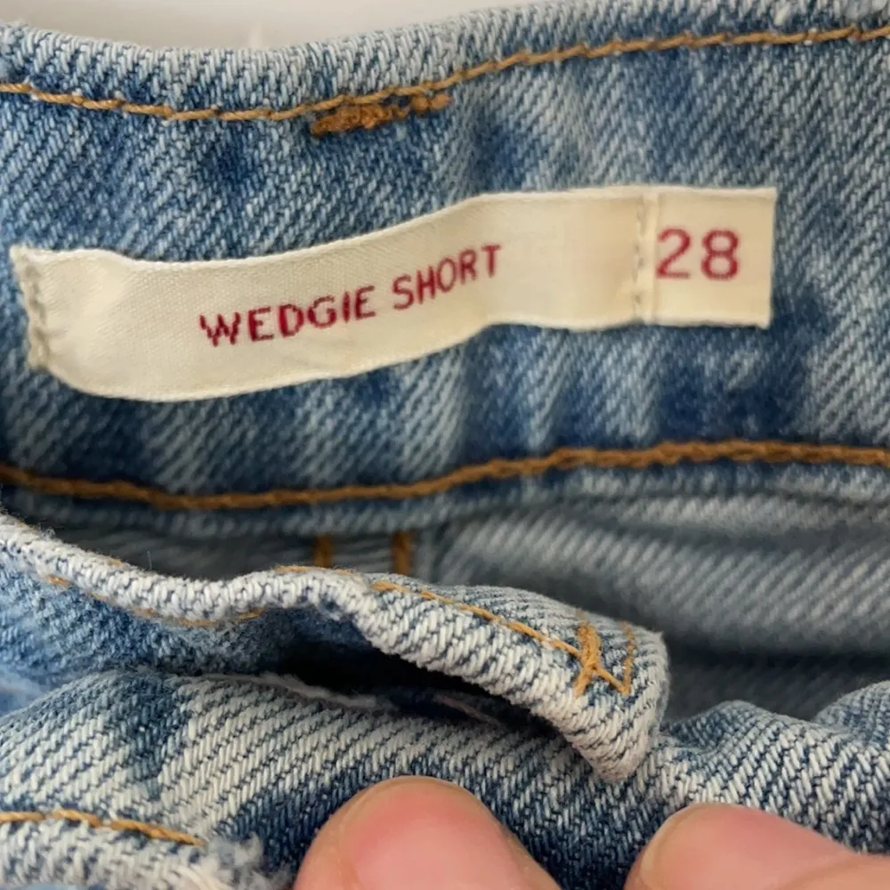 Levi’s Distressed Denim Wedgie Shorts 28 - Image 7