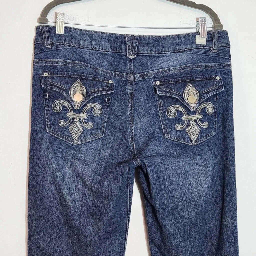 Democracy Distressed Capri Jeans with Embellished Pockets Size 14 - Image 6