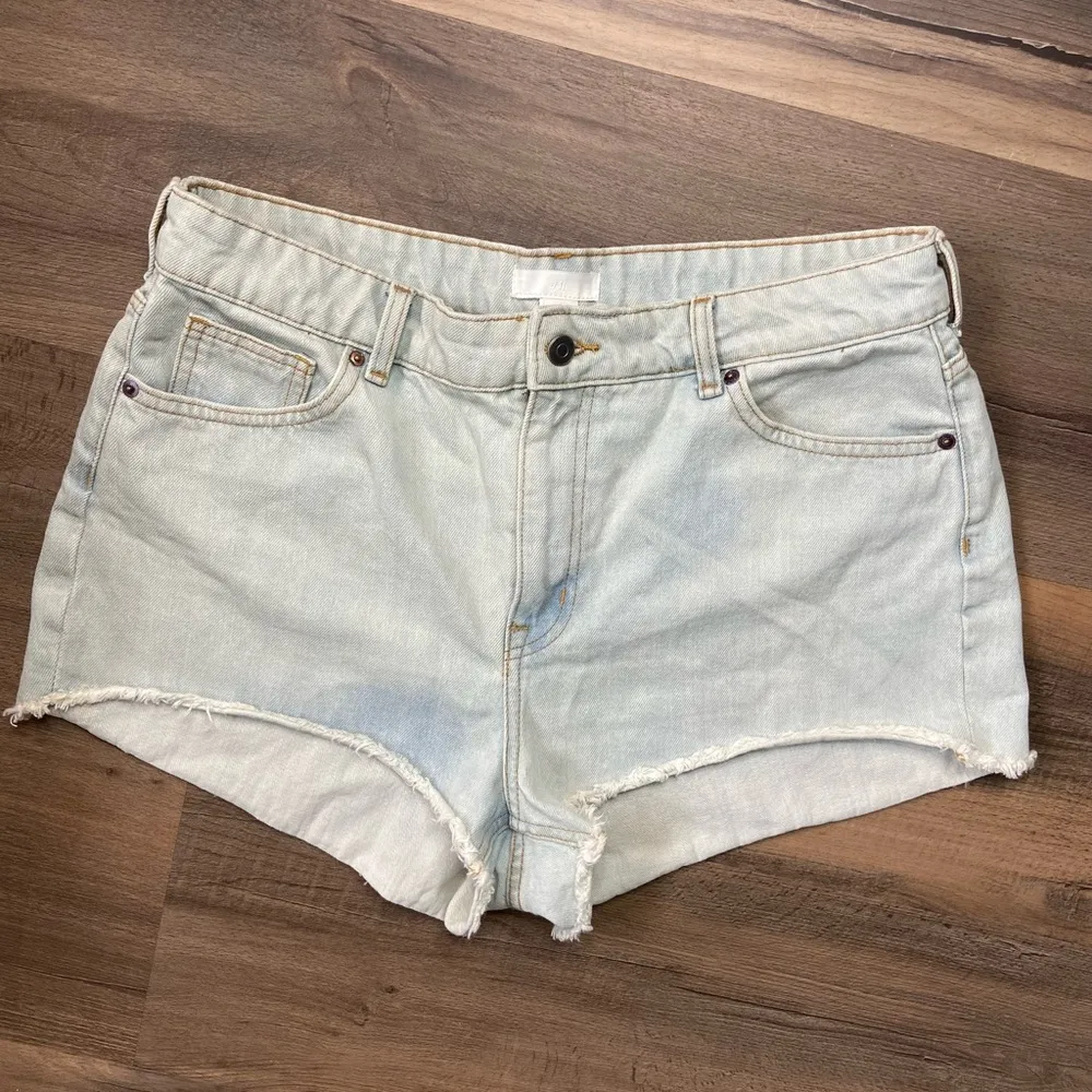 H&M Women’s Light Wash High Waisted Denim Jeans Shorts Size 14 - Image 11