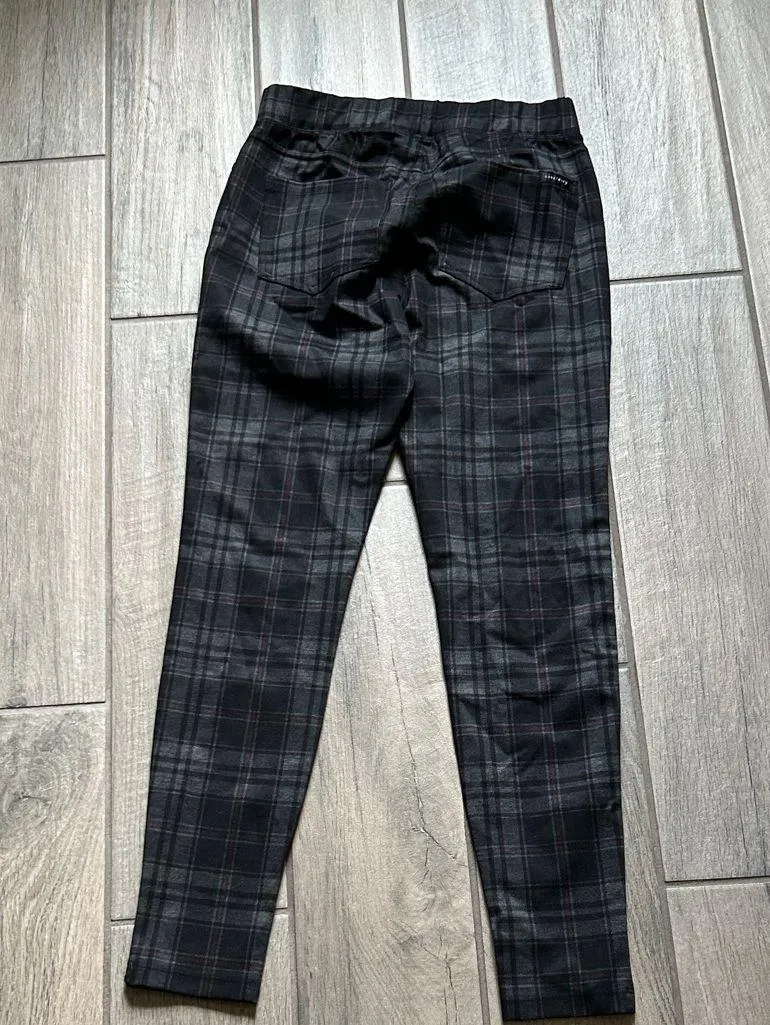 Sanctuary Black and Gray Plaid Pants - Image 4