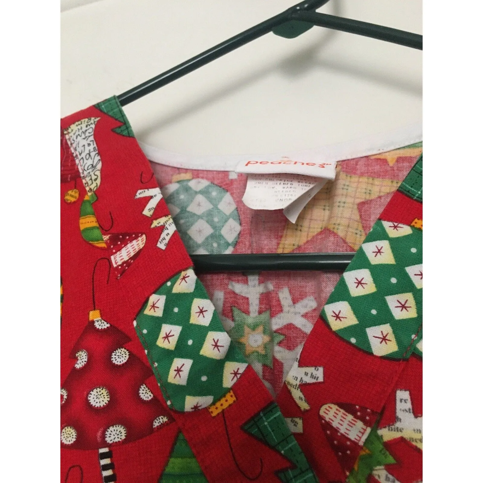 Peaches Women's Christmas Holiday Theme Scrub Top Nurse Medical Size L Size L - Image 5