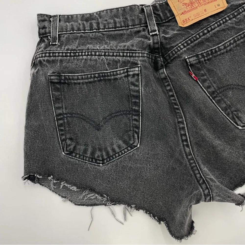 Vintage 90s Levi's Shorts Cut-Off Faded Black 551 Summer Beach Distressed Frayed - Image 8