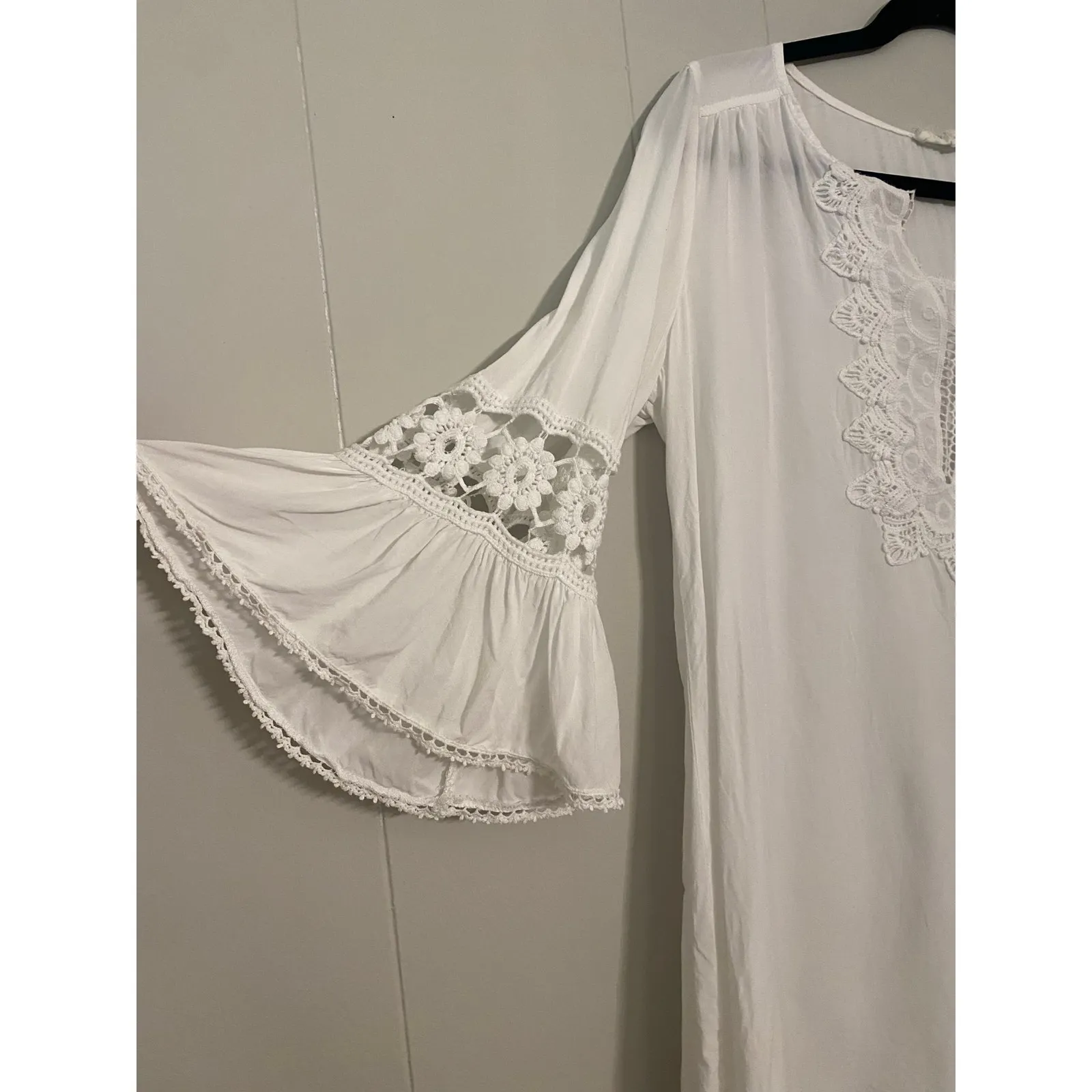 Solitaire Swim White Tunic Cover-Up Medium Lace V-Neck Embroidered‎ Bell Sleeve - Image 2