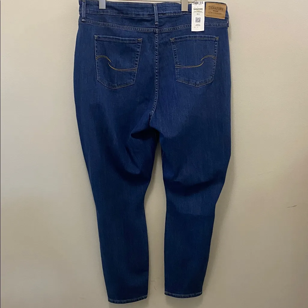 Levi strauss signature jeans mid rise skinny size 20 - Image 3