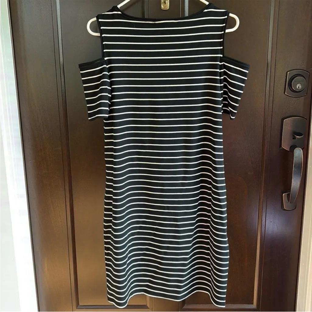 NWT White House Black Market Cold Shoulder Stretch Dress Black White Medium - Image 8