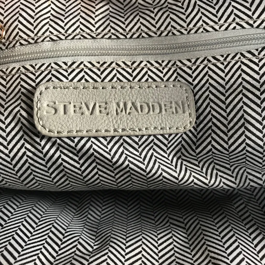 STEVE MADDEN GRAY FAUX LEATHER CROSSBODY PURSE WITH CHAIN STRAP - Image 11