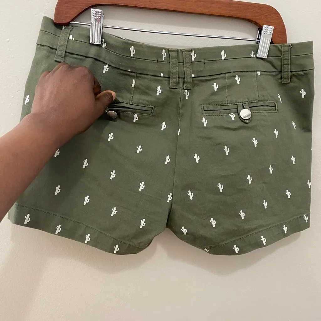 Harper Olive Cactus Pattern Women Shorts Green Size M - Image 2
