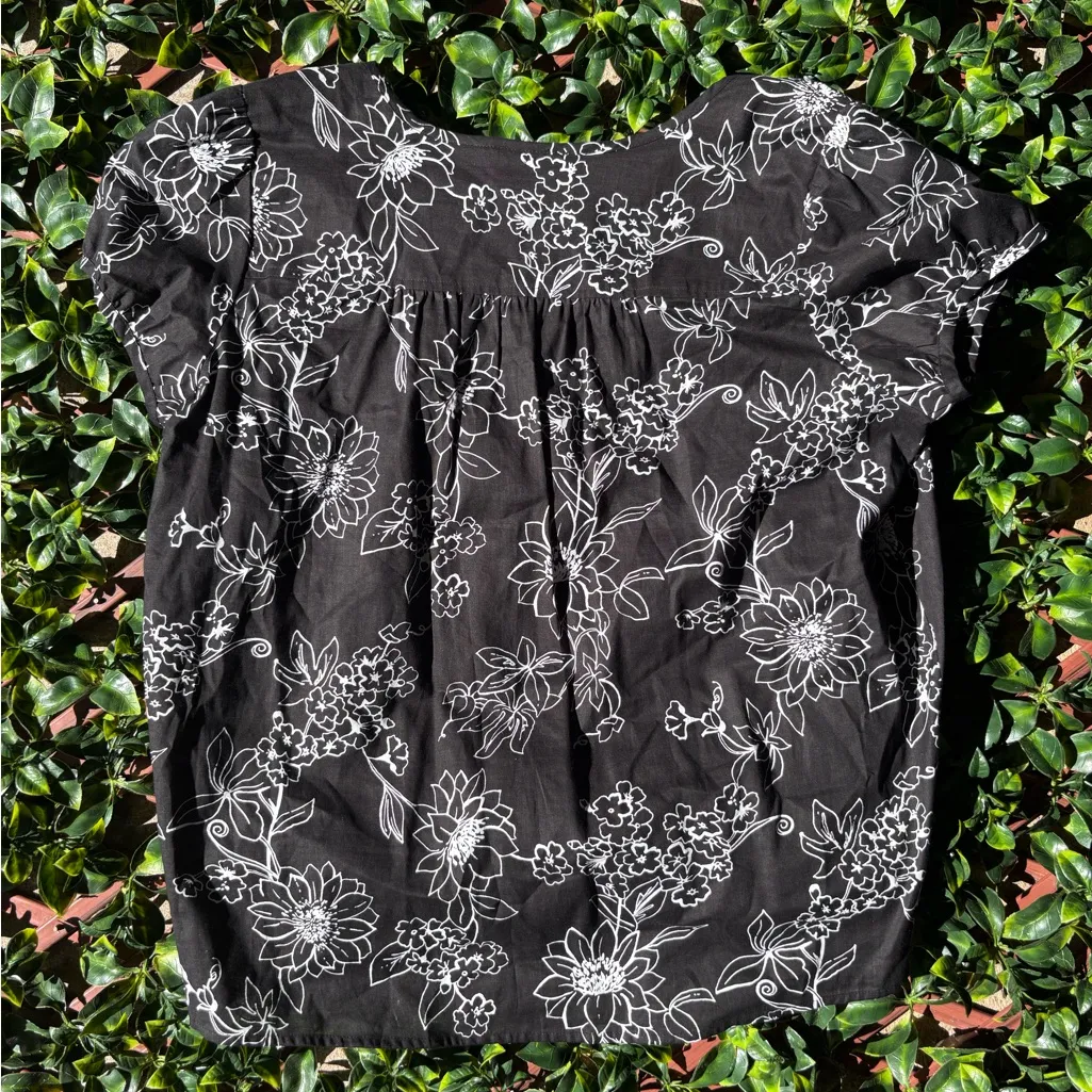 Sag Harbor black and white floral Button Down Blouse - Image 2