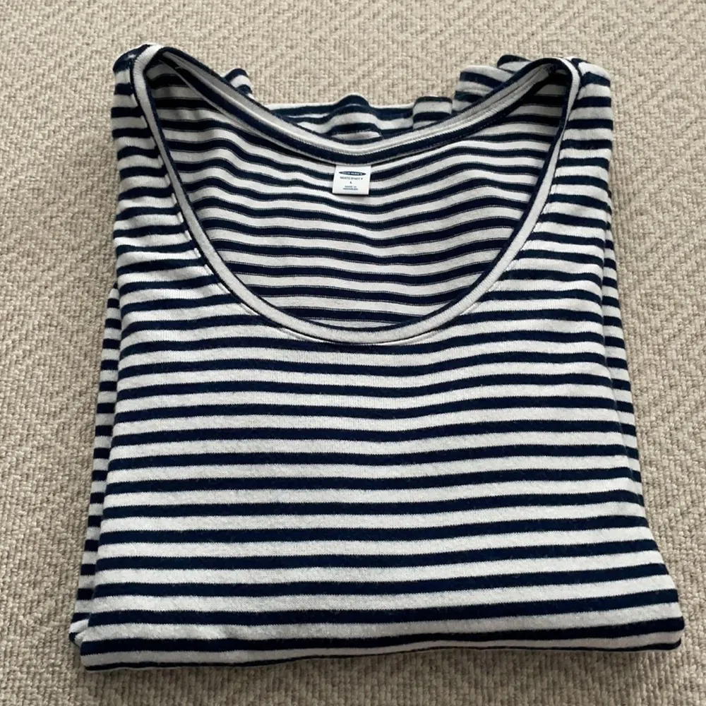 Old Navy Maternity Blue and White Striped Top Large - Image 4