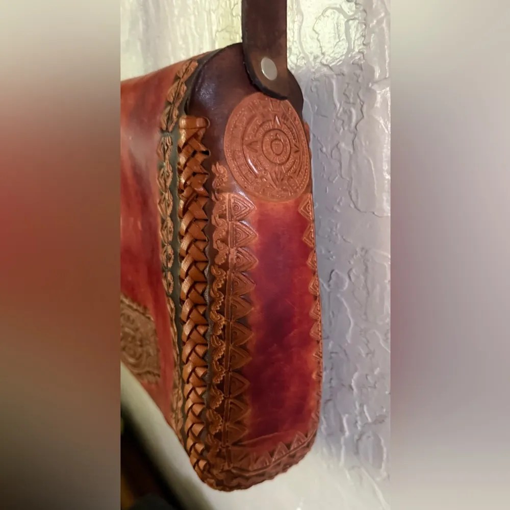 VINTAGE 1970’s HIPPIE HAND TOOLED BUTTERFLY LEATHER BOHO SHOULDER BAG Brown - Image 3