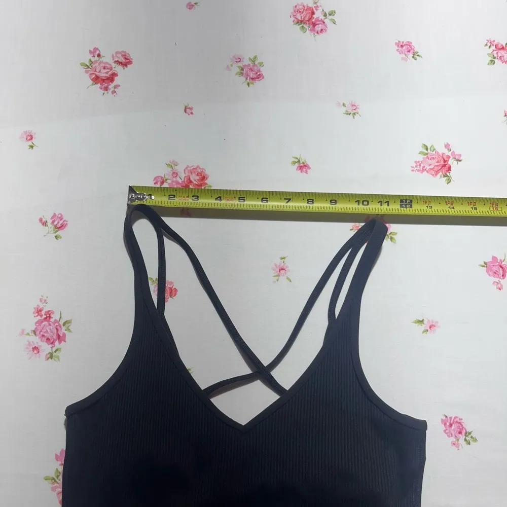 Women's Black Ribbed crisscross back tank top built in bra Size Medium - Image 11
