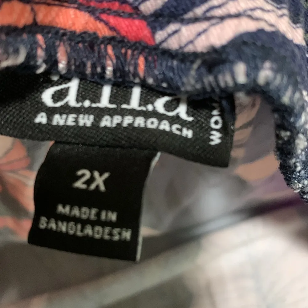 a.n.a plus size woman floral top size 2X tropical off shoulder super cute - Image 4